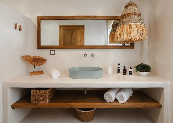 Chic Elysium - Felicity Naxos City