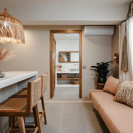 Chic Elysium - Felicity Naxos City